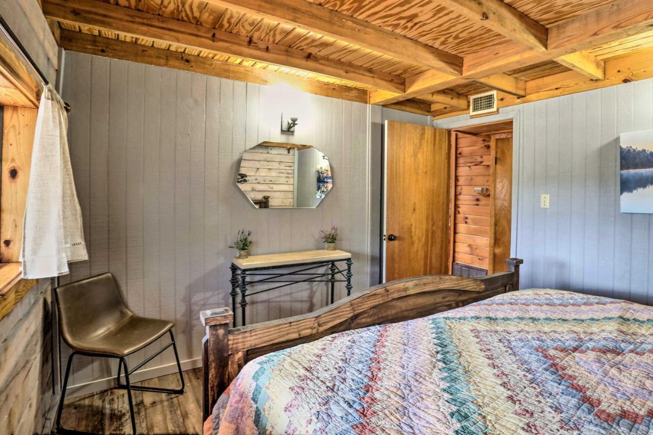 Broken Bow Log Cabin With Fire Pit, Pond, And Deck! Zewnętrze zdjęcie